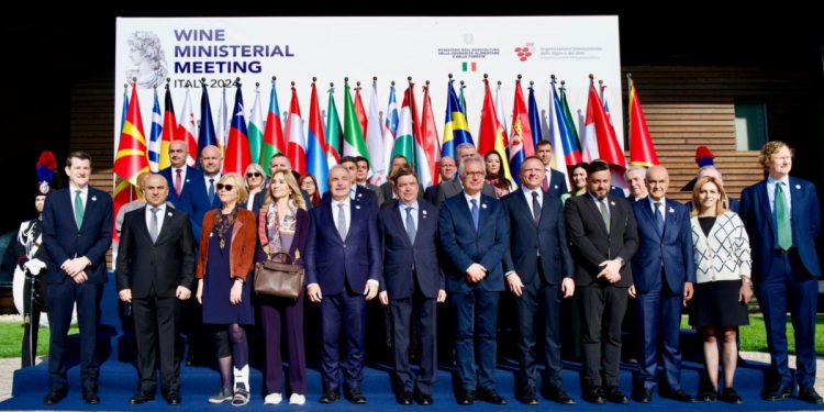 Διάσκεψη στην Ιταλία για το κρασί: Το 2023 η συνολική αξία των εξαγωγών ήταν αυξημένη κατά 25%, και 66% σε χώρες εκτός ΕΕ